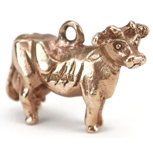 2099 - 9ct gold charm in the form of a Jersey cow, 1.9cm wide, 3.4g