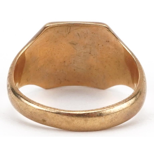 2513 - 9ct gold engraved signet ring, size N, 5.0g