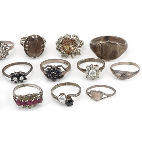 2723 - Seventeen antique and later silver rings including a unengraved shield shape signet ring, smoky quar... 