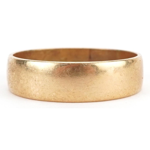 2185 - 18ct gold wedding band, size L, 2.7g