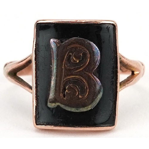 2456 - 9ct gold black onyx initial B signet ring with split shoulders, size I, 2.0g