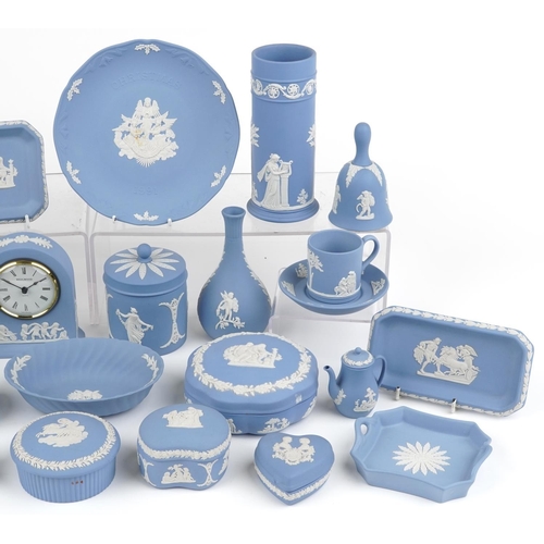 1188 - Wedgwood blue Jasperware including dome top mantle clock, mug commemorating 40th Anniversary of the ... 