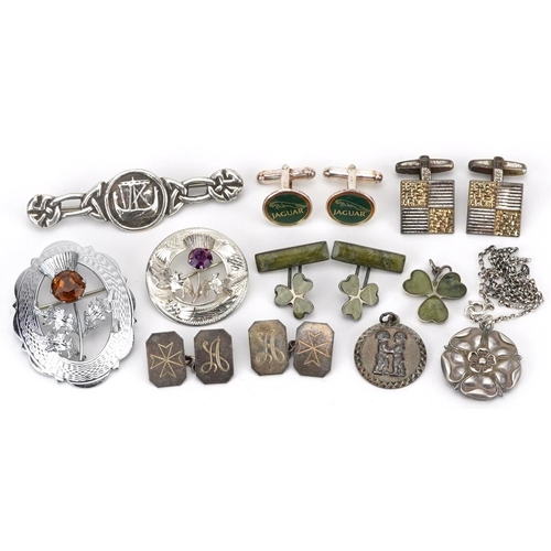 2649 - Silver and white metal jewellery including Scottish silver brooches, one by Ward Brothers, Tudor ros... 