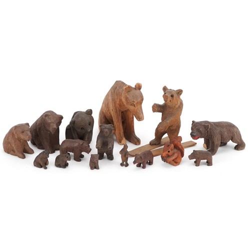 362 - Fourteen German Black Forest carved wood bears and a squirrel, the largest 8cm high