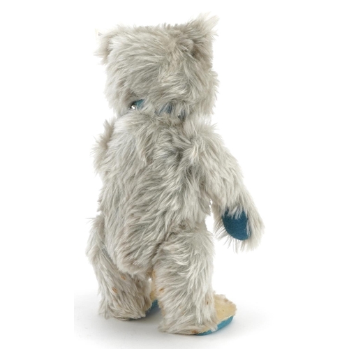 1606 - Steiff Club 1992 Edition teddy bear with jointed limbs and label numbered 420016, 26cm high