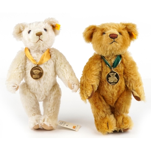 1608 - Two Steiff teddy bears made exclusively for Danbury Mint, with jointed limbs comprising dates 2000 a... 