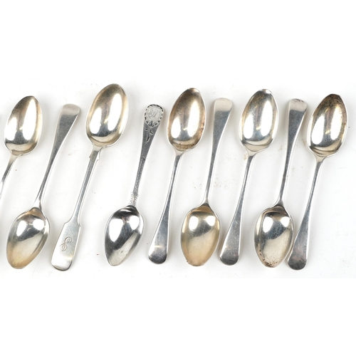 260 - Fifteen Georgian and later silver teaspoons, the largest 14.5cm in length, total 306.5g