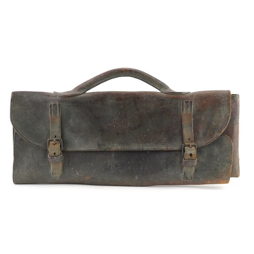 557 - Victorian leather farrier's bag, 40cm wide