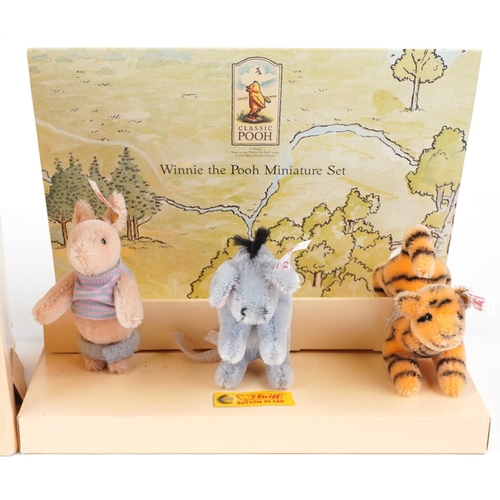 1609 - Steiff Winnie the Pooh miniature set with box arranged in a display stand, with certificate comprisi... 