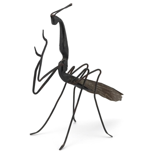 1358 - Modernist metal sculpture of a preying mantis, 14cm in length