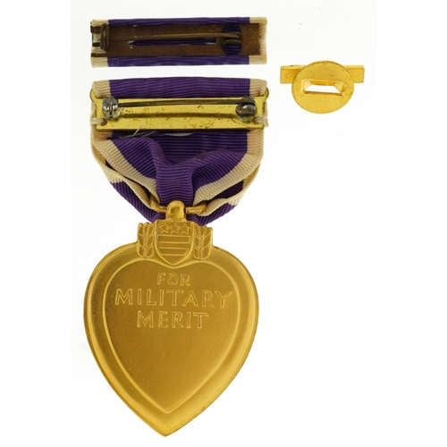 623 - American military World War II Purple Heart with lapel pin housed in a fitted box