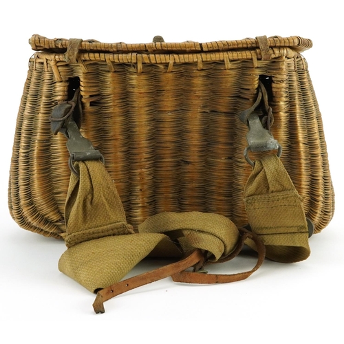 399 - Early 20th century sporting interest angler's fishing basket, 31cm wide