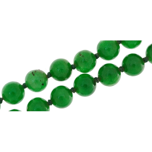 2077 - Chinese green jade bead necklace, each bead 8.3mm in diameter, overall 136cm in length, 119.6g