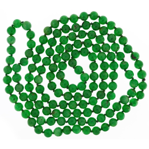 2077 - Chinese green jade bead necklace, each bead 8.3mm in diameter, overall 136cm in length, 119.6g