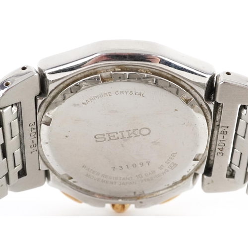 2579 - Seiko, gentlemen's Seiko 7T62 chronograph wristwatch having silvered dial with date aperture, serial... 