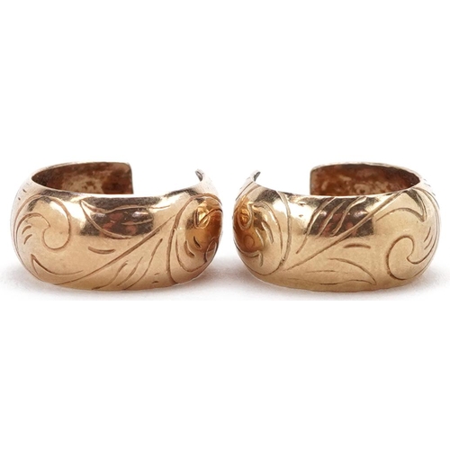 2213 - Pair of 9ct gold floral engraved hoop earrings, 1.6cm in diameter, 2.4g