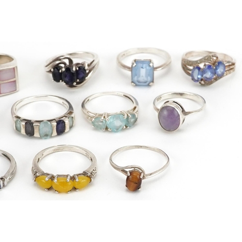 2683 - Sixteen silver rings, some set with semi precious stones, including amethyst, tiger's eye, sapphire ... 