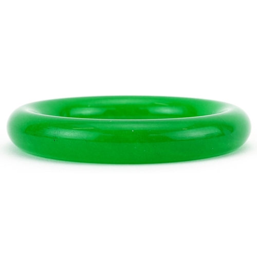 2102 - Chinese green jade bangle, 9cm in diameter, 85.8g