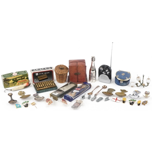 1372 - Sundry items including Guinness pin badges, caddy spoons and an alarm clock case