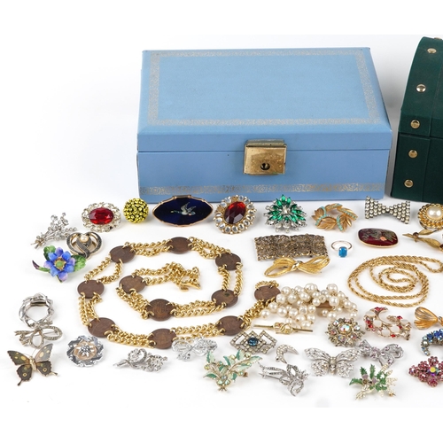 2791 - Vintage and later costume jewellery including jewelled and enamel brooches, Napier necklace and ring... 