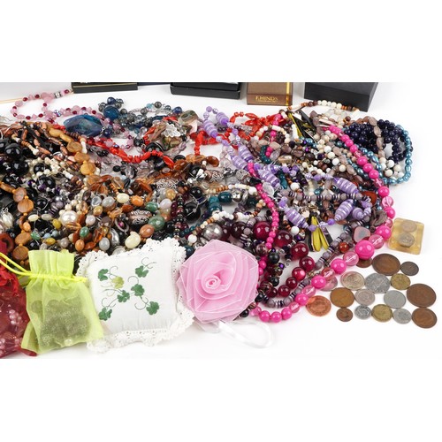 2775 - Vintage and later costume jewellery including necklaces, bracelets, brooches and earrings