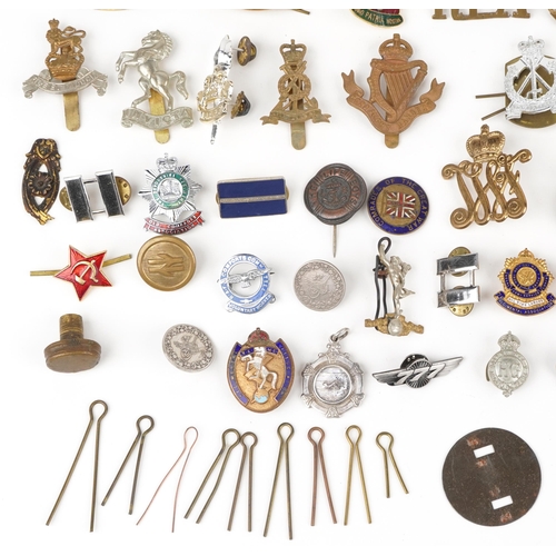 1847 - Militaria, predominantly cap badges, buttons and pips, including Green Howards, North Hants, Old Com... 