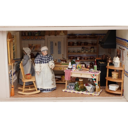 1644 - Large hand painted, hand made Georgian style wooden doll's house with electrics housing a collection... 