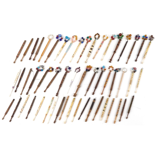 1344 - Collection of sewing interest carved bone and hardwood lace making bobbins with beads