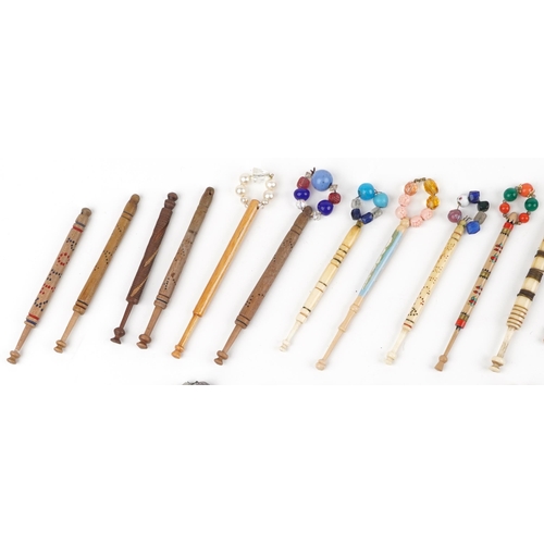 1344 - Collection of sewing interest carved bone and hardwood lace making bobbins with beads