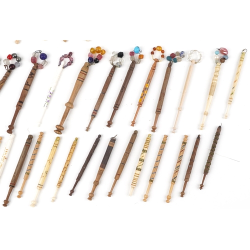 1344 - Collection of sewing interest carved bone and hardwood lace making bobbins with beads