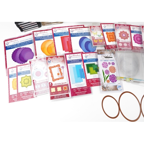 1287 - Craft making accessories including Spellbinders Grand Calibre die cutting and embossing system and a... 