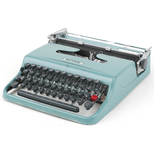 1363 - Vintage Lettera 22 portable typewriter with case