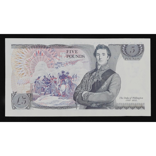 2197 - Elizabeth II Bank of England five pound note with error, no Chief Cashier, serial number DU72 446865
