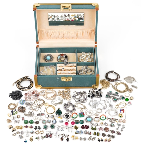 2817 - Vintage and later costume jewellery including brooches, enamelled badges, gold plated necklaces, rin... 