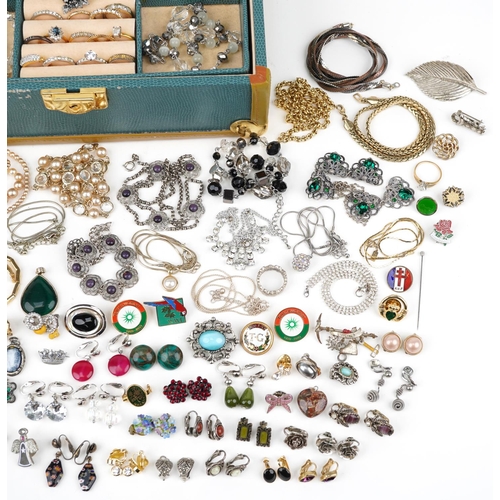 2817 - Vintage and later costume jewellery including brooches, enamelled badges, gold plated necklaces, rin... 