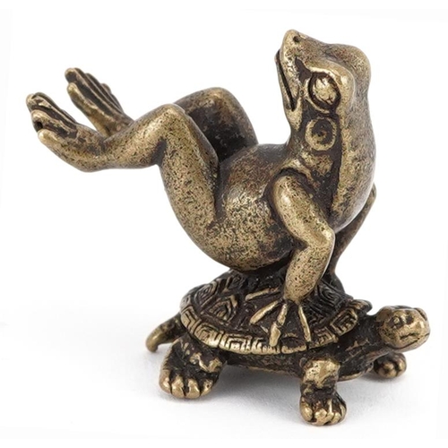 1315 - Comical bronze of a acrobatic frog on tortoise, 3.5cm high