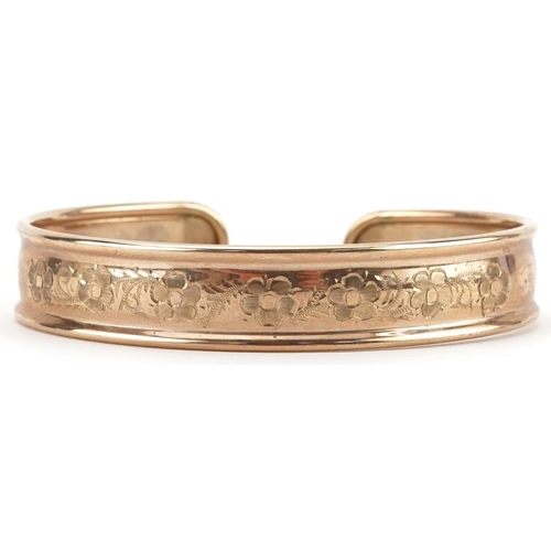 2219 - 9ct gold floral engraved cuff bangle, 6.5cm wide, 9.0g