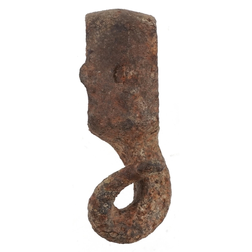 1352 - Antique primitive forged iron hook, 11.5cm wide