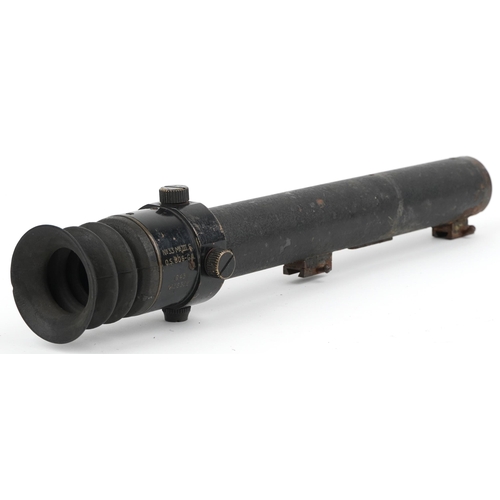 1866 - British military World War II no 33 MK III tank sighting scope numbered 38386, 43.5cm in length