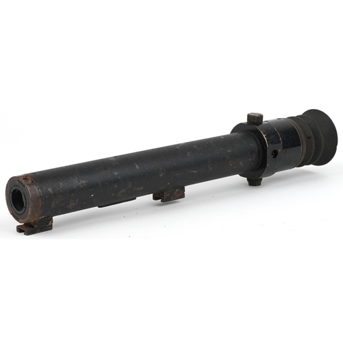 1866 - British military World War II no 33 MK III tank sighting scope numbered 38386, 43.5cm in length