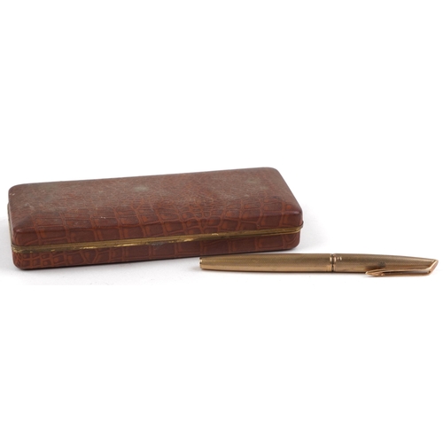 152 - 9ct gold cased fountain pen with 14ct gold nib housed in a Watermans fitted case, 23.5g