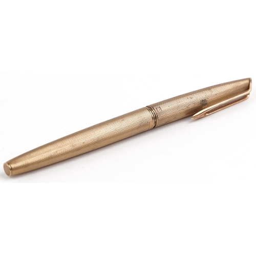 152 - 9ct gold cased fountain pen with 14ct gold nib housed in a Watermans fitted case, 23.5g