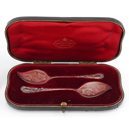 269 - Victorian and later silver objects comprising a pair of silver cake spoons with case, rectangular ea... 