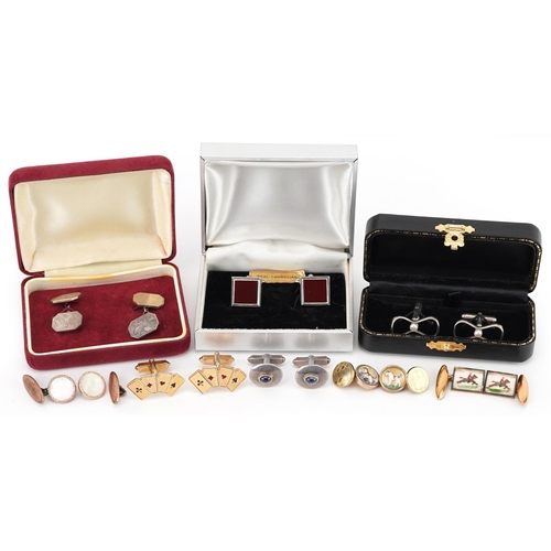 2791 - Vintage and later cufflinks, some silver, including a pair of Essex Crystal design, carnelian and a ... 