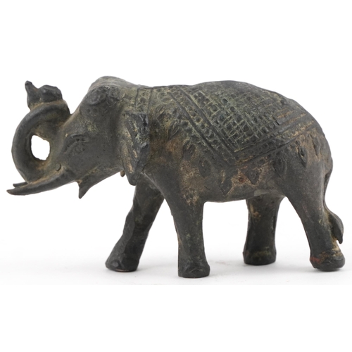 1496 - Patinated bronze Burmese elephant, 10.5cm in length