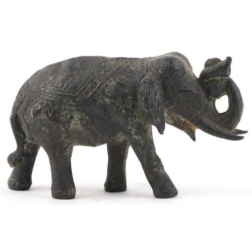 1496 - Patinated bronze Burmese elephant, 10.5cm in length