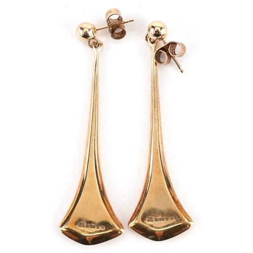 2309 - Ralph Weston, pair of Scottish 9ct gold Modernist Blue John drop earrings, Edinburgh 2005, 4.5cm hig... 