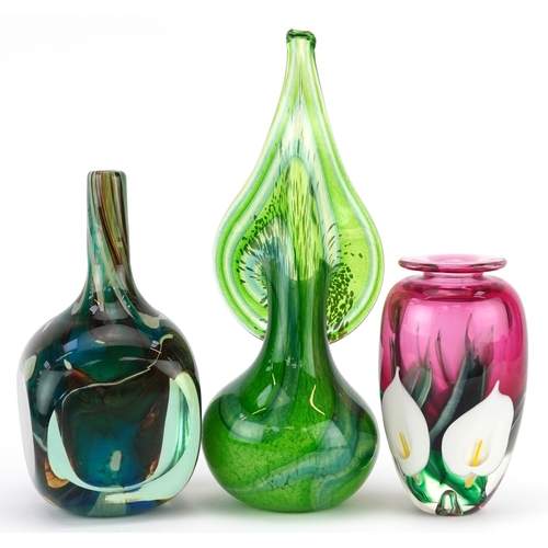 251 - Art glassware comprising a New Zealand Calla lily example by Peter Raos, Mdina and a Jack in the Pul... 