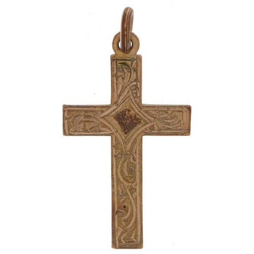 2525 - 9ct gold on silver floral engraved cross pendant, 2.6cm high, 1.2g