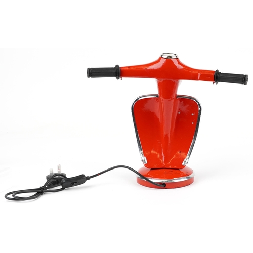 1400 - Novelty Vespa scooter design table lamp, 33cm high